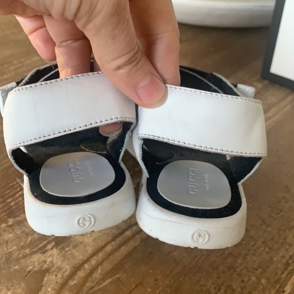 💯 Authentic Gucci Unisex Red Blue Striped White Velcro Strap Sandals size 29 - Picture 8 of 9